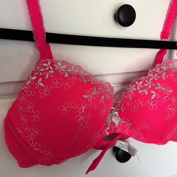 Victoria’s Secret push up bra - Picture 2 of 4